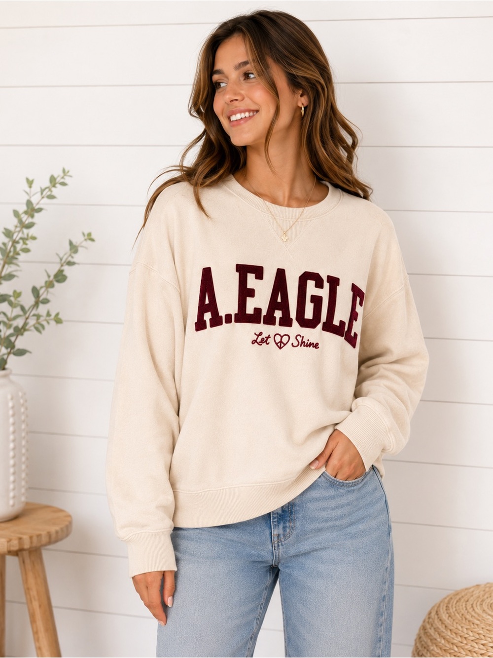 American Eagle Varsity Crewneck Sweatshirt Women’s Large Ivory Chenille Preppy